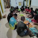 Sederhana Namun Bermakna, Satgas TMMD 127 dan Warga Petoaha Nikmati Kebersamaan Saat Berbuka