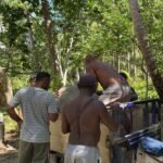 Satgas TMMD 127 Kodim 1804/Kaimana Angkut Cincin Gorong-Gorong Sumur di Samping Gereja Oraid Labora