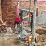 Rangka Baja Terpasang, Plester Dinding RTLH Paiman Terus Dikebut