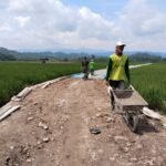 Puasa Tak Melemahkan, Rabat Beton Tetap Mengalir dengan Semangat Membara!