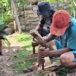 Satgas TMMD 127 dan Warga Sambuli Perkuat Rangka RTLH Lewat Kerja Gotong Royong