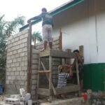 Gotong Royong Satgas TMMD 127 dan Warga Percepat Pembangunan MCK Gereja