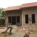 Dari Adukan ke Harapan! Dinding Dipoles, Kusen Ditegakkan dengan Jiwa Pengabdian