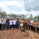Dukung Program Hilirisasi Perkebunan, Dandim 1310/Bitung Ikut Tanam Kelapa