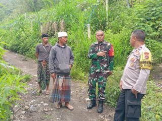 Wujudkan Rasa Aman, Babinsa dan Bhabinkamtibmas Desa Belandingan Siaga Hadapi Dampak Cuaca Ekstrem