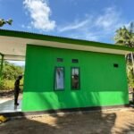 Progres 90 Persen, Satgas TMMD 127 Kodim 1804/Kaimana Pasang Kaca Jendela Rumah Penerima Manfaat