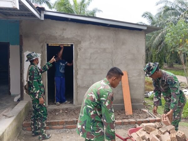 Masuki Tahap Pekerjaan Lantai, RTLH Ibu Suwarti Hasil TMMD 127 Semakin Tampak Wujudnya