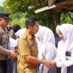 Tim Wasev Mabesad Disambut Antusias Siswa di Desa Tri Buana