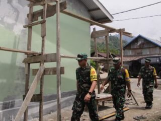 Kunjungan Tim Wasev TMMD ke RTLH di Dusun Ogomolobu Desa Oyom