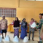 Satgas TMMD 127 dan Pemdes Wonosari Bagikan Sembako kepada Lansia