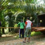 Gotong Royong Satgas dan Warga Percepat Persiapan Pembangunan Jembatan