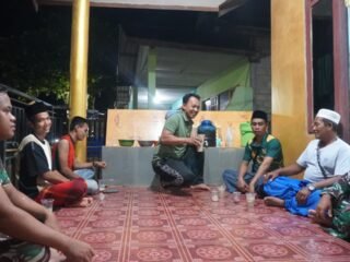 Hangatnya Malam Ramadhan, Satgas TMMD 127 Gelar Komsos Bersama Warga