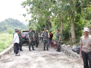 Kegiatan Tim Wasev  TMMD 127 Hadi Purwosubroto Cek Langsung Pengerasan Jalan dan Pembuatan Talud di Dusun Ogomolobu