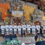 Pengukuhan Bendesa Dan Prajuru Adat, Babinsa Lembongan Harap Beri Dampak Positif Bagi Kemajuan Dan Kelestarian Adat