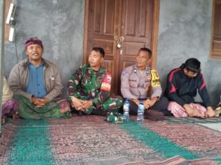 Babinsa Hadiri Paruman Desa Adat Batih, Perkuat Sinergi dan Transparansi Pengelolaan Dana Adat