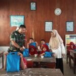 Pastikan Tepat Sasaran, Babinsa Kodim 1420/Sidrap Kawal Serentak Penyaluran Makan Bergizi Gratis