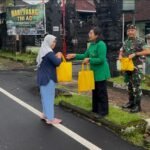 Kodim 1626/Bangli Bersama Persit Kartika Chandra Kirana Cabang XXXIX Dim 1626/Bangli Berbagi Takjil, Wujud Kepedulian di Bulan Suci Ramadhan