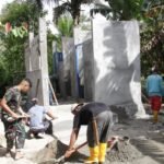Satgas TMMD ke-127 Kodim 1305/BT Genjot Pembuatan MCK di Desa Oyom