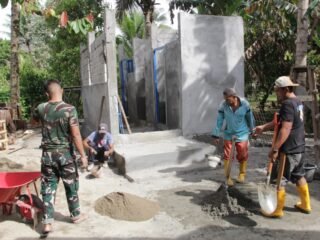 Percepat Peningkatan Sanitasi, Satgas TMMD ke-127 Bangun MCK untuk Warga Desa Oyom