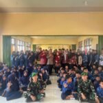 Ketua Persit KCK Cabang LIII Dim 0430 Koorcab Rem 044 PD/Sriwijaya Berikan Penyuluhan Bahaya Narkoba kepada Siswa SMPN 3 Pulau Rimau