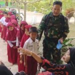 Wujudkan Generasi Sehat, Babinsa Kodim 1420/Sidrap Kawal Pendistribusian Makan Bergizi Gratis di Bulan Ramadan