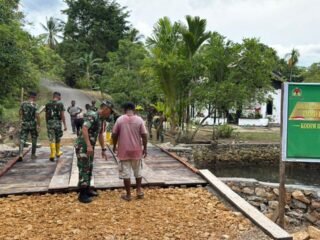 Pastikan Kualitas Pekerjaan, Dansatgas TMMD 127 Kodim 1804/Kaimana Cek Pembangunan Jembatan Kampung Marsi