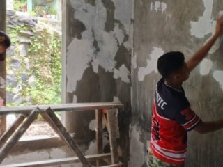 Sentuhan TNI untuk Warga, Pembangunan Rumah Bapak Saelan dan Ibu Murdiana Masuk Tahap Finishing