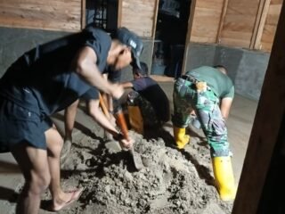 Lantai Rumah Warga Petoaha Kini Lebih Layak Berkat Program TMMD 127
