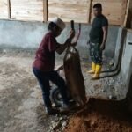 TNI dan Warga Petoaha Tembus Malam Demi Percepatan Pembangunan RTLH