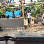 Kemanunggalan TNI-Rakyat Warnai Pembangunan RTLH TMMD 127 di Kendari