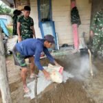 Satgas TMMD 127 Kodim 0430/Banyuasin Fokus Pemasangan Keramik Lantai RTLH Rumah Bapak Paiman