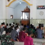 Di Tengah Kesibukan TMMD 127, Satgas Kodim 1015/Sampit Tetap Laksanakan Sholat Jumat Berjamaah