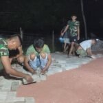 Satgas TMMD Kodim 1417/Kendari Lembur Pasang Paving Blok di Kelurahan Anggoeya