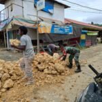 Babinsa Koramil 1512-01/Weda Bersama Warga Membangun Gorong-Gorong, Bentuk Kepedulian Terhadap Pembangunan Infrastruktur Desa Lelilef Sawai