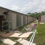 Babinsa Koramil 29/Langkahan Terjun Langsung Awasi Pembangunan Huntara Warga Terdampak Banjir