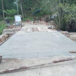 Satgas TMMD 127 Kodim 1804/Kaimana Laksanakan Pengecoran Lantai Ujung Jembatan Kampung Marsi