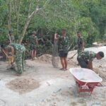 Gotong Royong Satgas TMMD 127 dan Warga, Pengecoran Ujung Jembatan Kampung Marsi Hampir Rampung