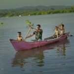 Satgas TMMD 127 Kodim 1417/Kendari Bangun Kedekatan dengan Anak-Anak Pesisir