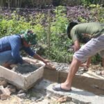 Gotong Royong TNI dan Warga Warnai Pengerjaan Drainase TMMD 127 di Anggoeya