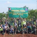 Sinergitas TNI-Polri dan Masyarakat Depok dalam Aksi Penghijauan TMMD ke-127 di Kampus UIII