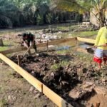 Satgas TMMD 127 Kodim 0430/BA Bersama Masyarakat Gotong Royong Bangun MCK di Desa Wonosari