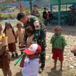 Ramadhan Penuh Keceriaan: Pos Kotis Yonif 751/VJS Satgas Swasembada Latih Sportivitas Anak SD, Ditutup Makan Bergizi di RM Swasembada