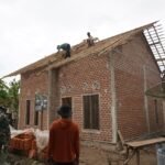 Selangkah Lagi Menuju Rumah Layak: RTLH Milik Ngadino Siap Naik Genteng