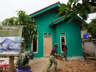 Tahap Penyempurnaan RTLH: Rumah Khoirul Anwar Masuki Plester Lantai
