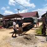 Satgas TMMD 127 Kodim 1417/Kendari Distribusikan Material RTLH ke Lokasi Pembangunan di Nambo
