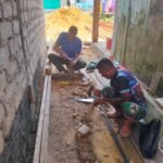 Gotong Royong Satgas TMMD 127 dan Warga Nambo Wujudkan Rumah Layak Huni