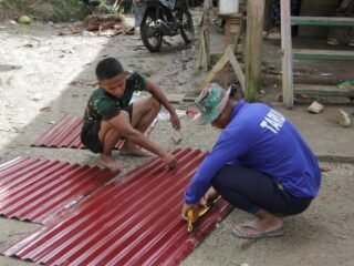 Satgas TMMD ke-127 Kodim 1305/Buol Tolitoli Lanjutkan Pembuatan MCK di Desa Oyom