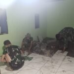 Satgas TMMD 127 Kodim 0430/BA Lanjutkan Pekerjaan RTLH Ibu Suwarti Hingga Malam Hari