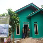 Sentuhan Akhir Menuju Rumah Layak: RTLH Khoirul Anwar Masuki Tahap Plester Lantai