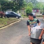 Ciptakan Lingkungan Sehat, TNI dan Warga Sukmajaya Kompak Bersihkan Sektor Gardenia